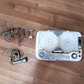 258-a Geleso Geloso Portable Tape Recorder With Power Cord And Microphone Parts Only