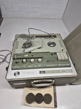 Magnavox Tr102 Vintage Reel-to-reel Tape Recorder Model 1 M