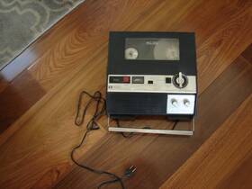 1561 Nivico Tr 351 U Reel To Tape Recorder. Powers Up Reels Turn Model