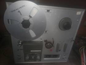 136755 Realistic Akai 1710 W