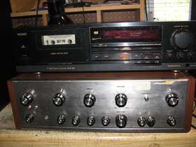 Teac V-680 Model Stereo Cassette Deck 3 Heads- Linear Phase Recording Amplifier
