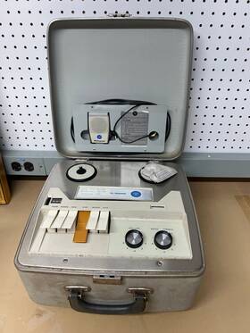 5602 Westinghouse Vintage Reel-to-reel Tape Recorder Model - Case Included